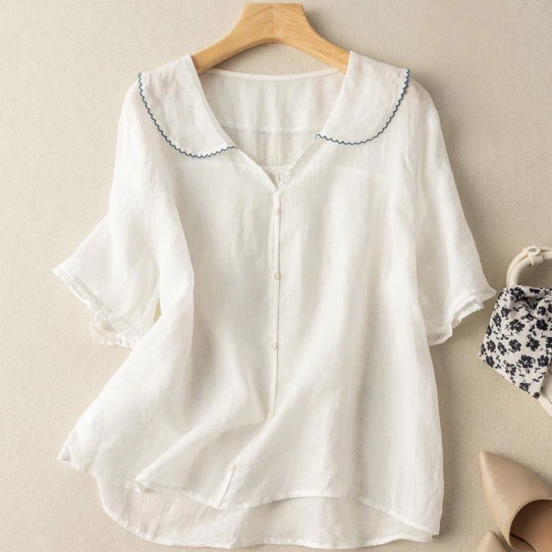 AlvaStockholm™ | Blus med Scallop Trim och Knappar