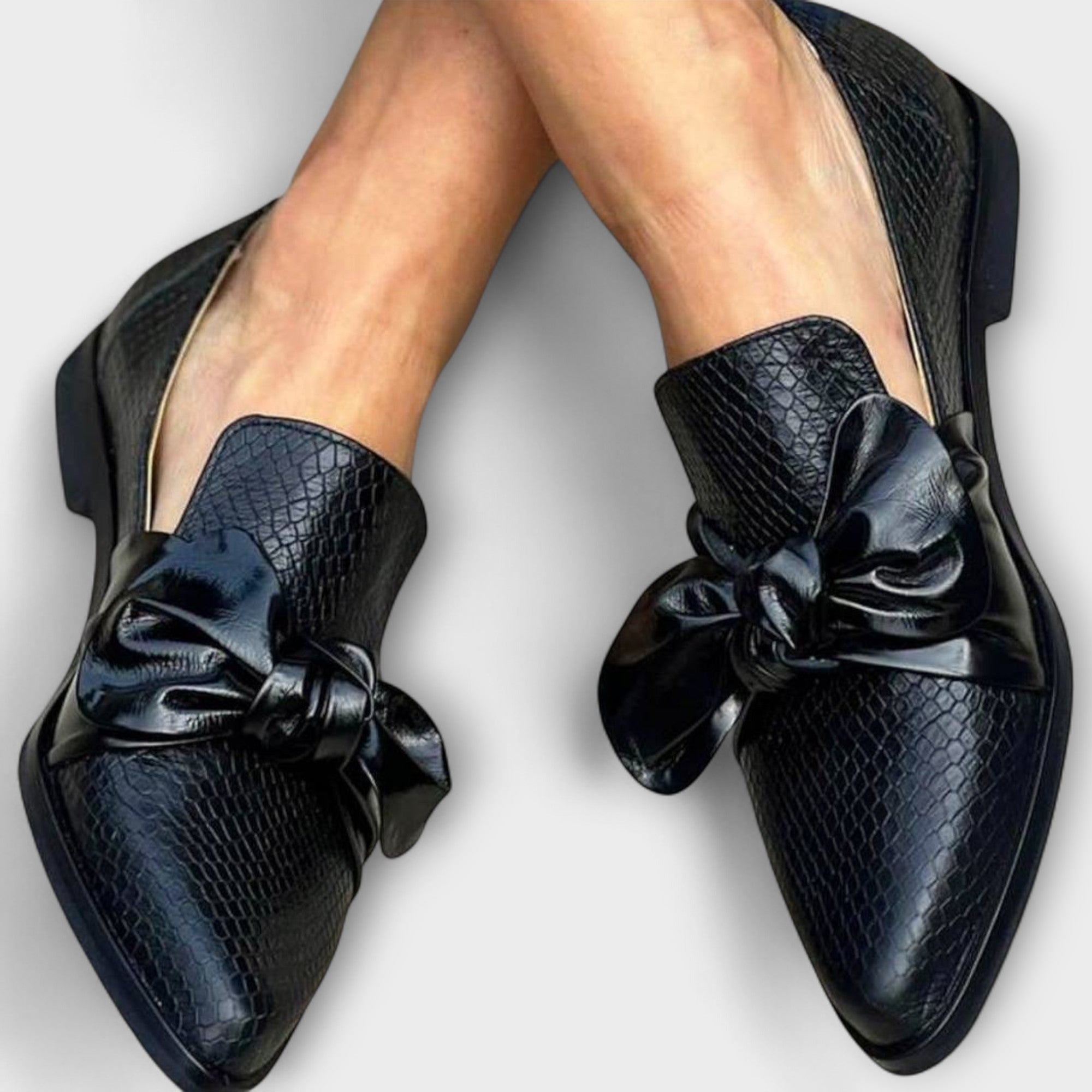 AlvaStockholm™ | Loafers med Slipsdetalj