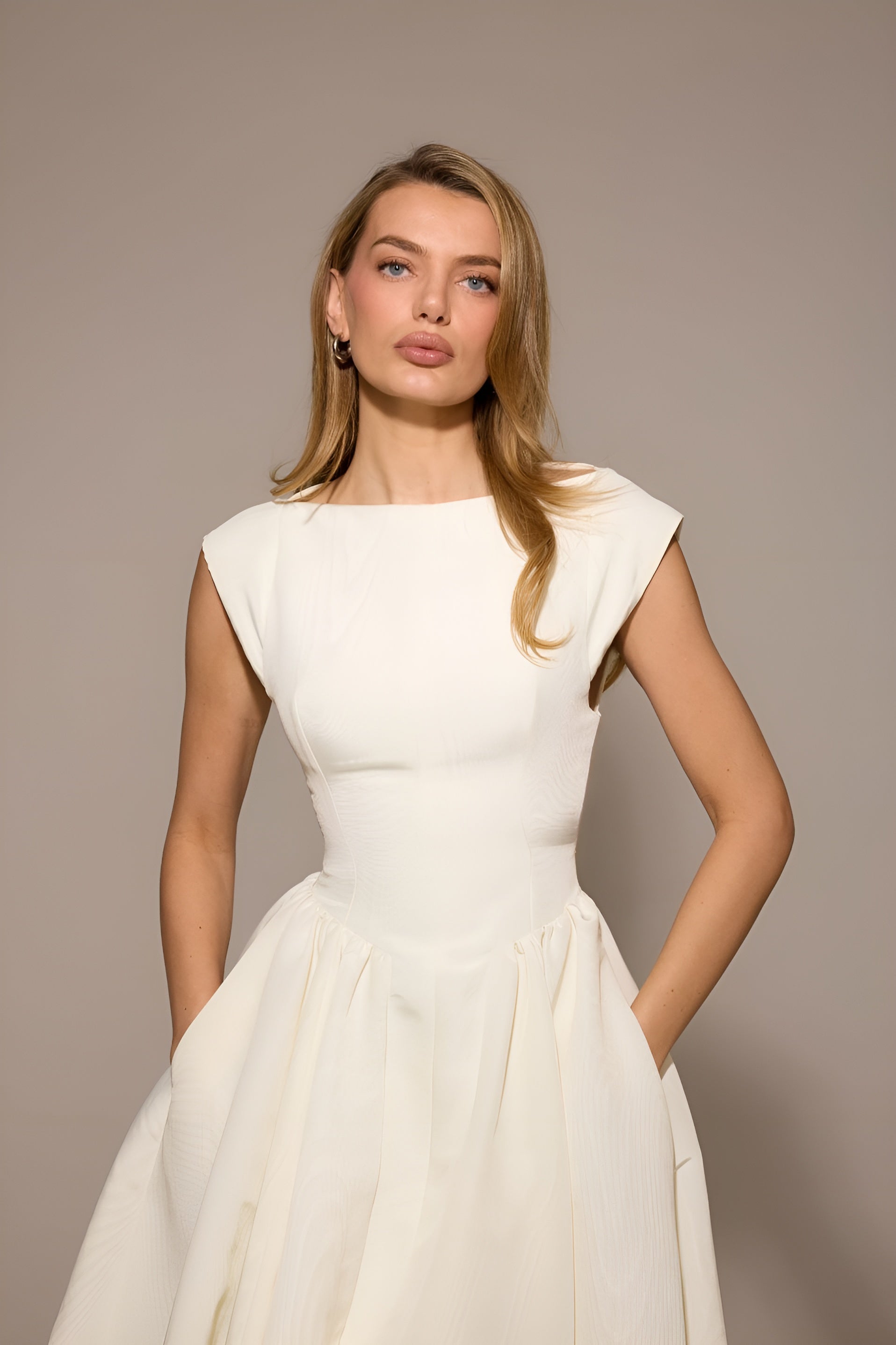 Juline™ | Debutant Midi Klänning